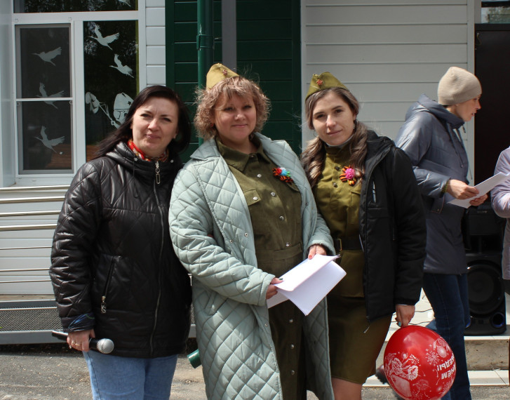 Программу празднования 79-й годовщины Победы в Великой Отечественной войне 1941-1945 годов продолжили праздники во дворах. Программу празднования 79-й годовщины Победы в Великой Отечественной войне 1941-1945 годов продолжили праздники во дворах.