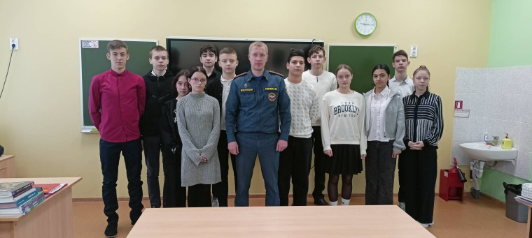 Спасатели провели для школьников уроки безопасности, посвященные Всемирному дню гражданской обороны. Спасатели провели для школьников уроки безопасности, посвященные Всемирному дню гражданской обороны.